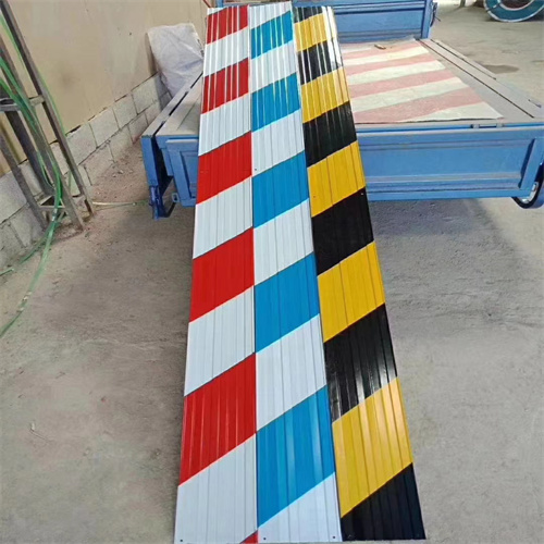 供应隔离警示带踢脚板 楼层镀锌铁皮挡脚板 踢脚线 建筑工地警示带