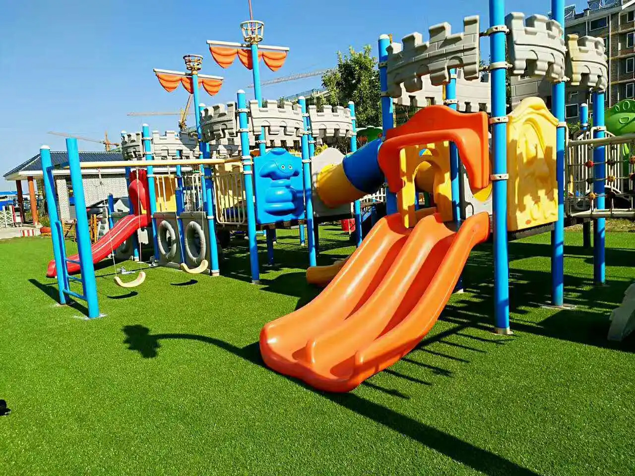 游乐园无动力草坪采购，打造绿色、安全、舒适新环境