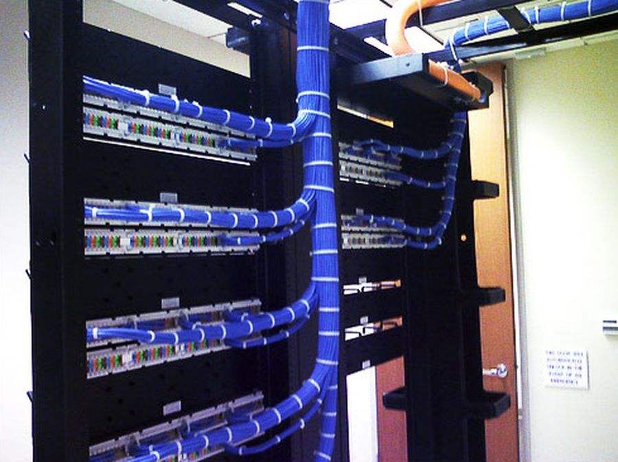 网络综合工位布线WiFi覆盖光纤机房设备网络维护厂房办公室
