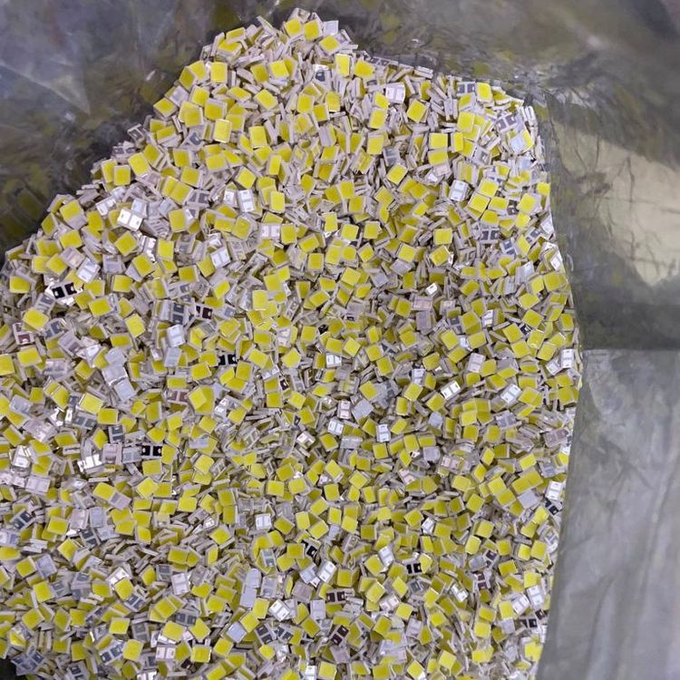 长期高价回收led贴片灯珠散料成品，灯珠支架室内灯板等