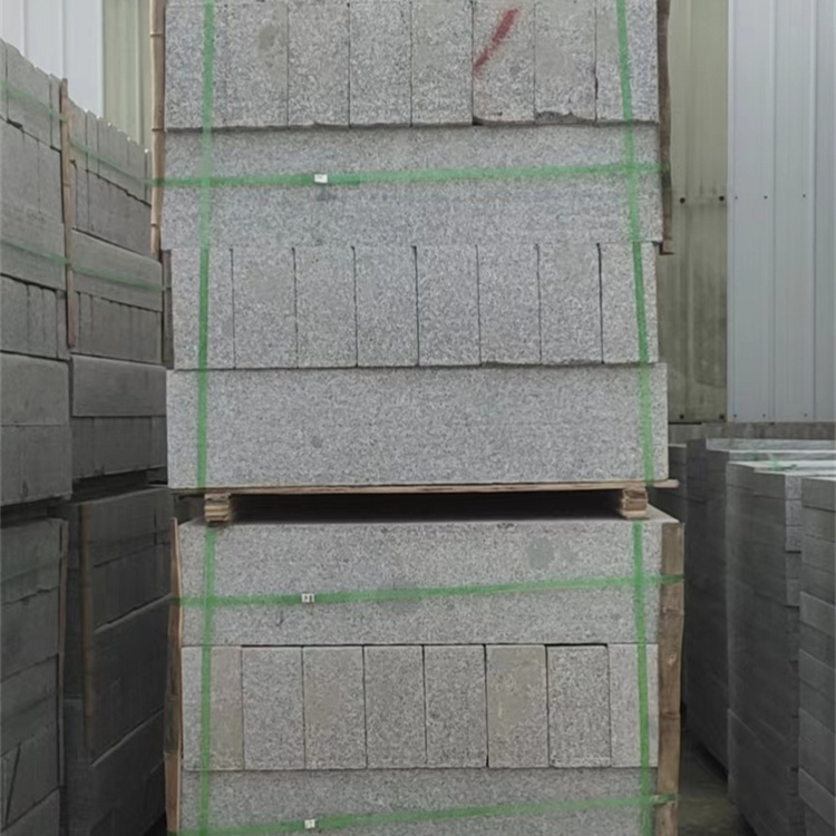 芝麻灰路沿石 道路路边石 工程建设灰麻路牙石 拉丝面弯道石 C型 S型