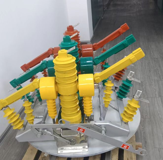 专业ZW32-12双电源智能户外真空断路器柱上开关