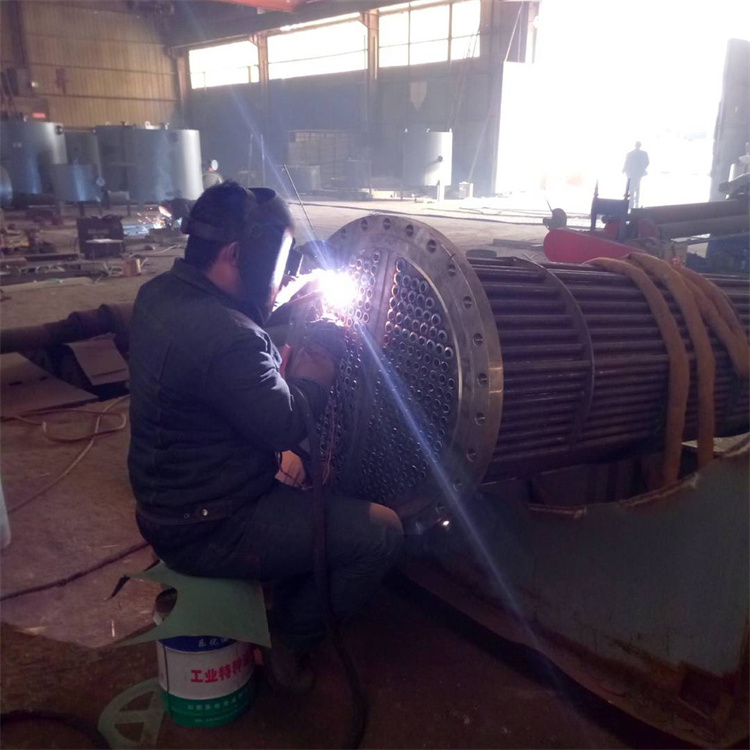 列管式换热器 耐冲击性好 结构稳固牢靠