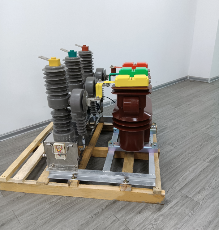 专业生产柱上分界开关户外高压真空断路器ZW32-12F/630