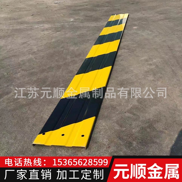 供应黄黑色踢脚板 建筑工地警示带厂家定制 量大从优