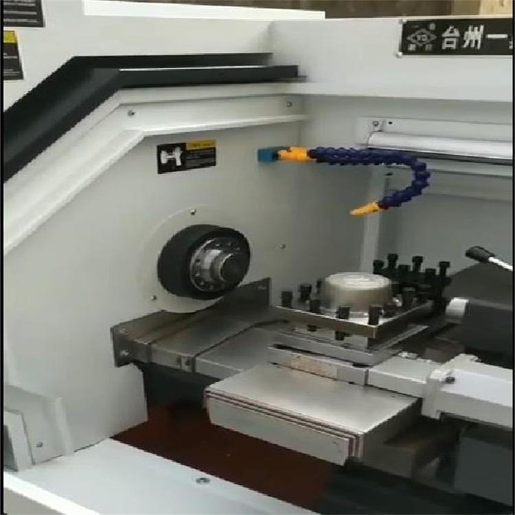 一鼎数控 一体斜床身车床有回转油缸 气缸