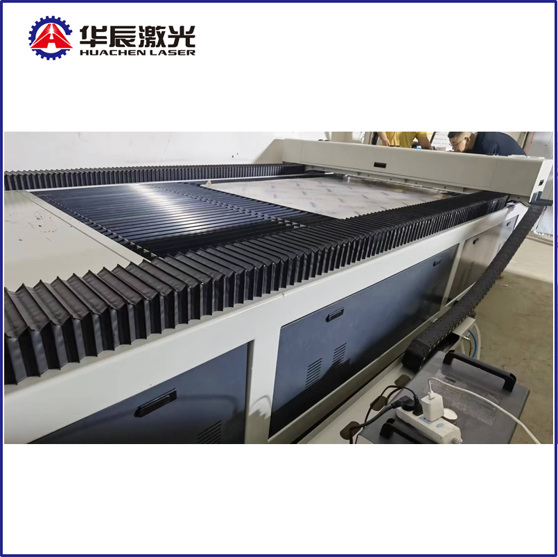 激光裁床 切割大型皮革沙发布料