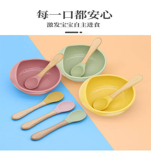 定制硅胶餐盘婴幼儿分格辅食碗一体式卡通防摔吸盘碗儿童餐具批发